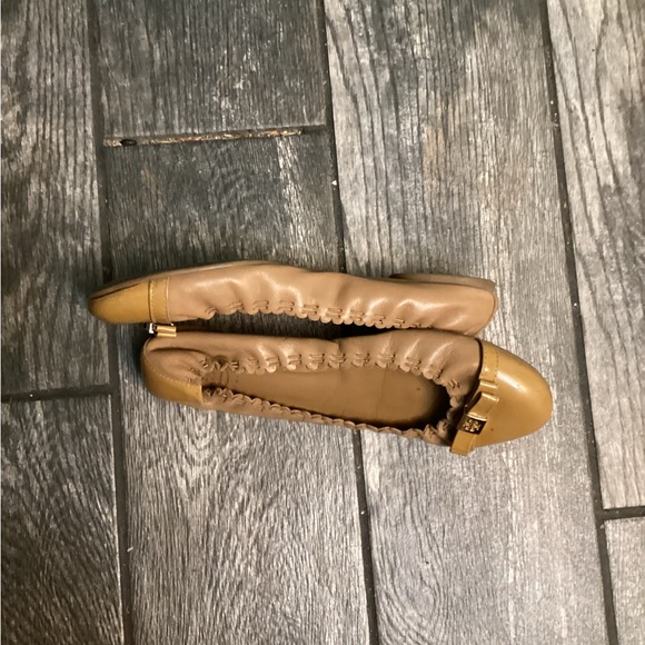 💥PRICE DROP💥 Eddie Bow Flats in Royal Tan - Picture 6 of 8